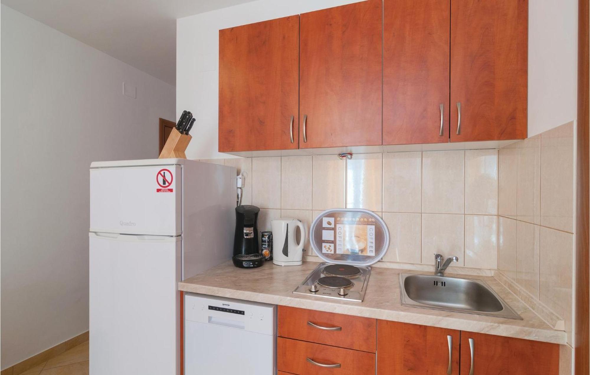 Cozy Apartment In Supetar With Kitchen Luaran gambar