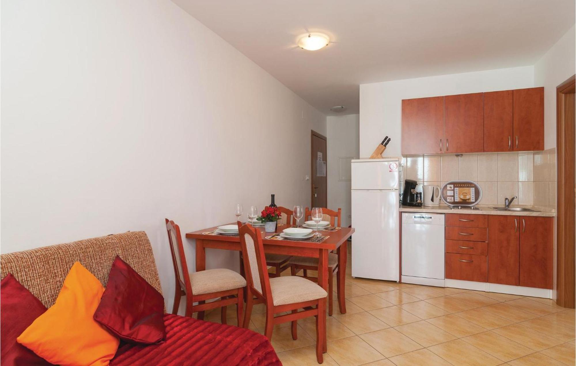 Cozy Apartment In Supetar With Kitchen Luaran gambar