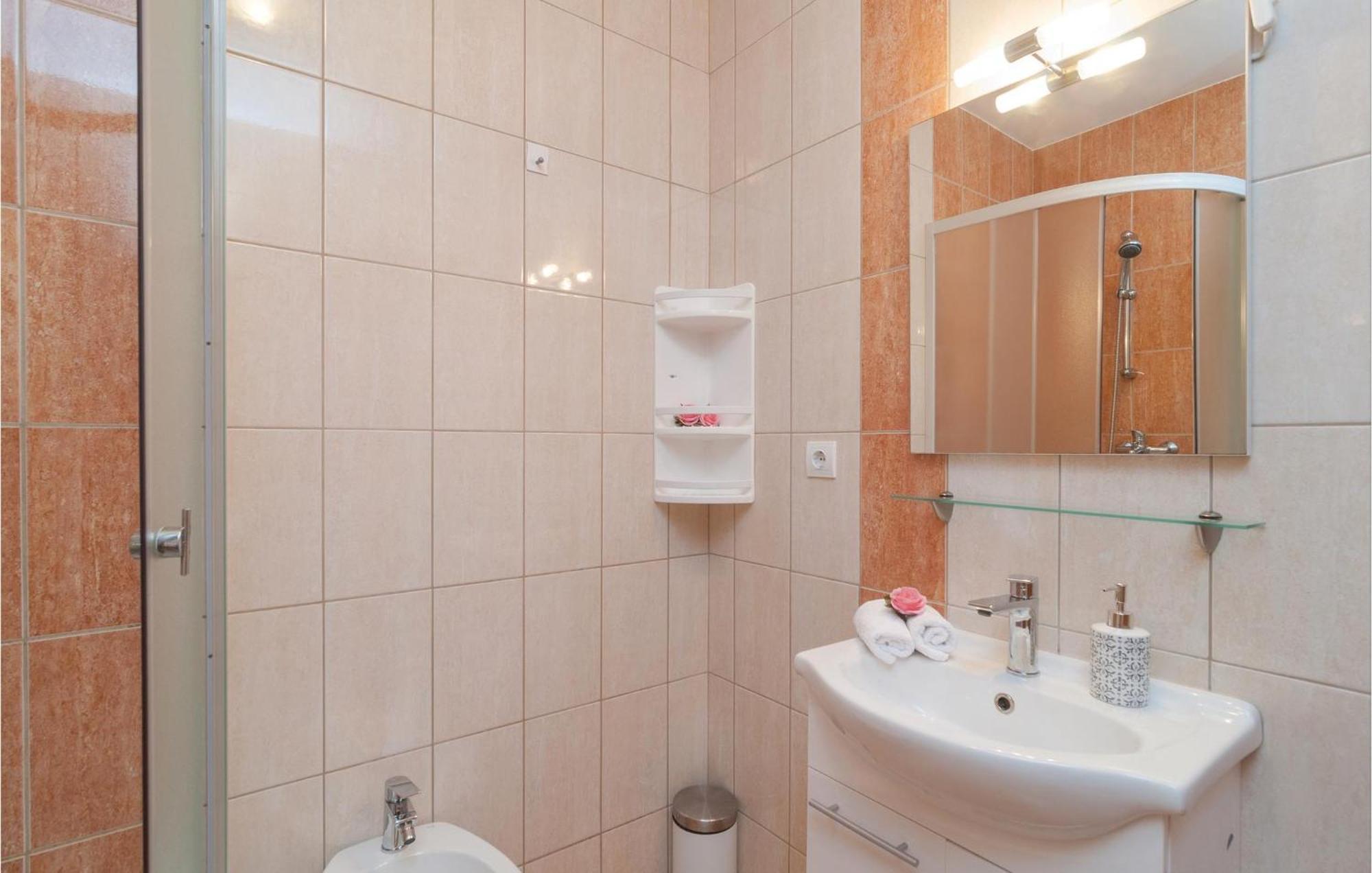 Cozy Apartment In Supetar With Kitchen Luaran gambar